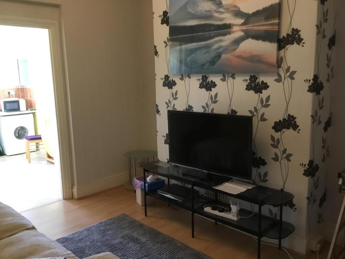 Apartment With Shared Garden And Basic Equipments Plymouth Ngoại thất bức ảnh